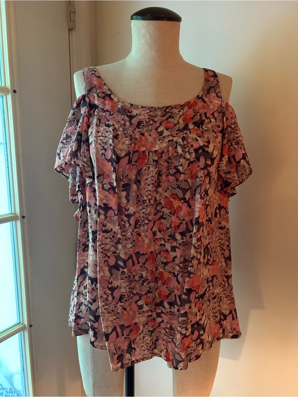 Maeve pink floral cold shoulder top. XS